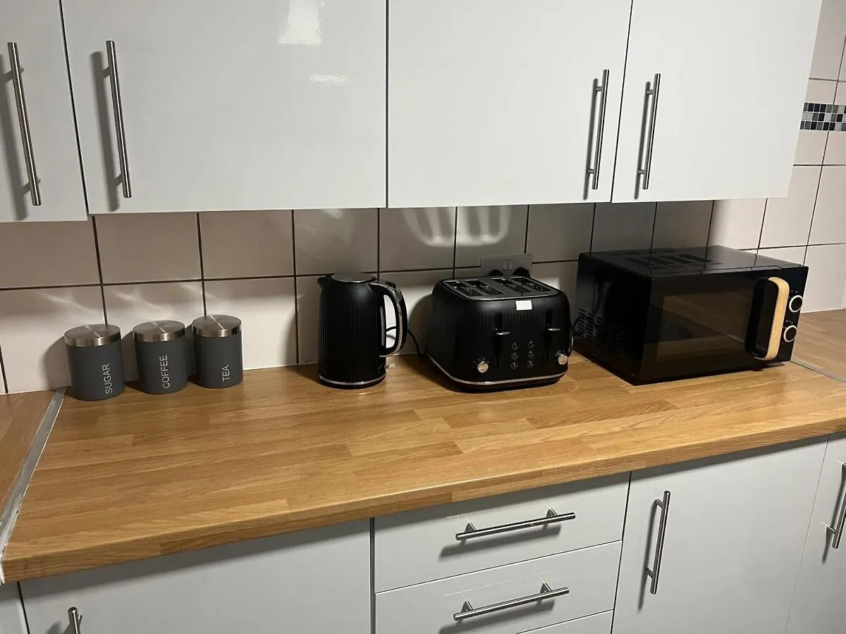 Spacious 4 Bed House In Great Location Cardiff Holiday home